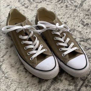 Never worn!! Converse chucks
